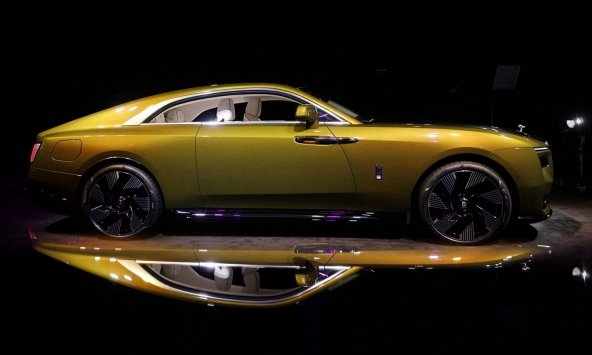 Bất chấp kinh tế khó khăn, doanh số 'siêu xe' vẫn đạt kỷ lục trong năm 2022