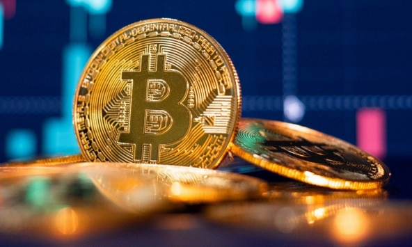 Bitcoin trượt dốc, mất ngưỡng 21.000 USD