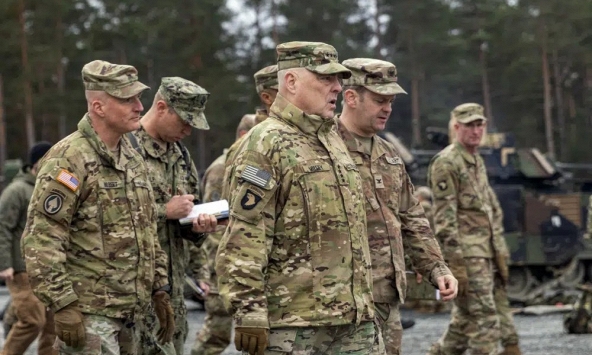 Tướng cao cấp của Mỹ đến biên giới Ba Lan gặp Tham mưu trưởng quân đội Ukraina lần đầu tiên