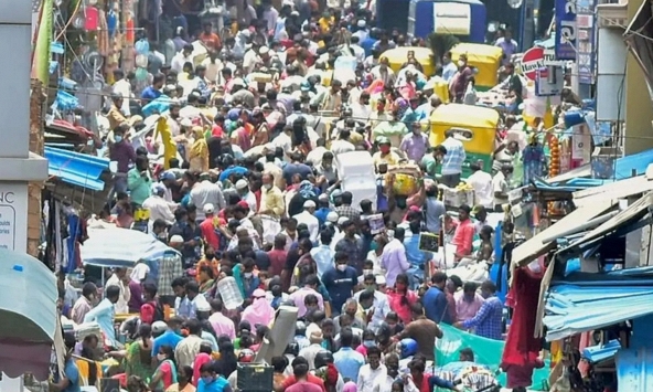 Ấn Độ đối mặt với việc không tạo ra đủ việc làm khi dân số vượt Trung Quốc

