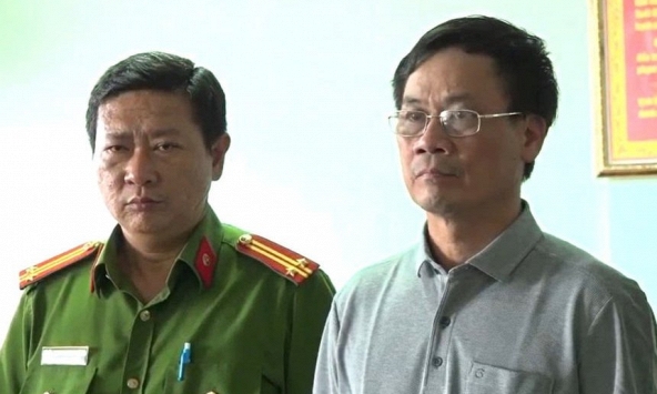 Bắt cựu Cục trưởng Cục đăng kiểm về tội ‘nhận hối lộ’