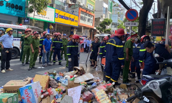 Một cửa hàng tiện lợi ở TP.HCM bất ngờ bị sập