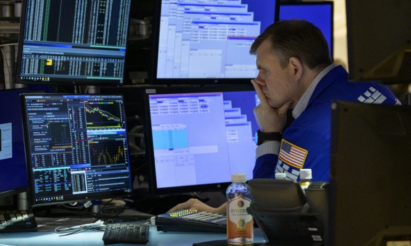 Chứng khoán thế giới lao dốc sau khi công bố các dữ liệu kinh tế đáng thất vọng