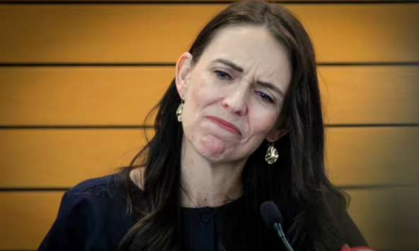 Thủ tướng New Zealand bất ngờ tuyên bố từ chức