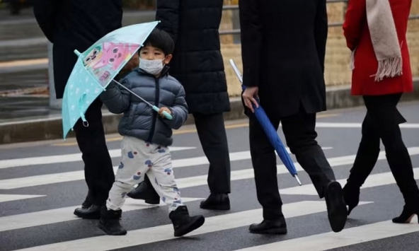 Hàn Quốc chuẩn bị dỡ bỏ quy định đeo khẩu trang bắt buộc nơi công cộng

