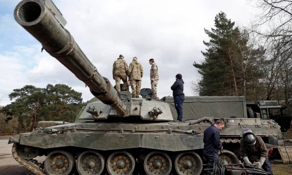 Phương Tây tăng cường viện trợ vũ khí hạng nặng cho Ukraina trước khi cuộc chiến tròn 1 năm

