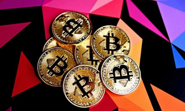 Bitcoin giảm về dưới mốc 23.000 USD