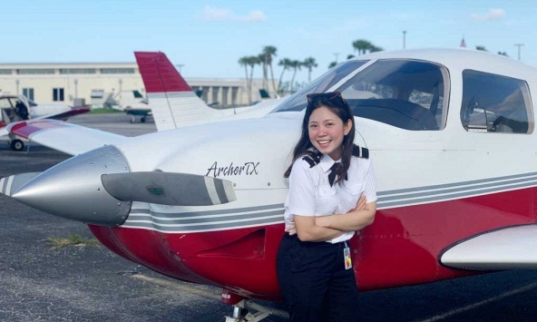 Nữ phi công và giấc mơ chinh phục bầu trời