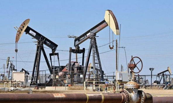 Giá dầu thô tiếp tục tăng