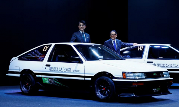 Giám đốc Lexus tiếp quản Toyota khi cháu trai của người sáng lập từ chức CEO