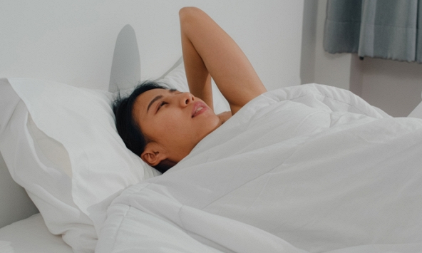 Thức dậy với một cơn đau đầu, bạn nên làm gì?