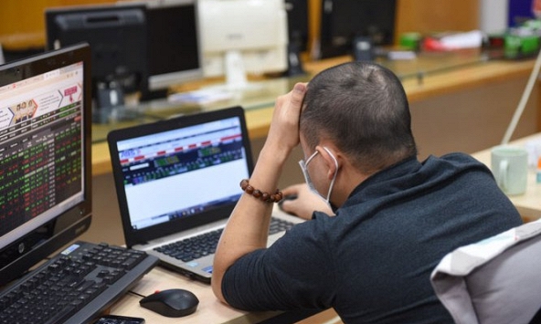 Nhóm ngân hàng lao dốc khiến VN-Index chìm trong sắc đỏ