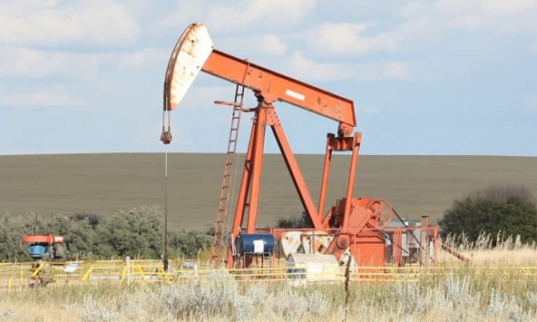 Giá dầu thô giảm trước cuộc họp của OPEC+