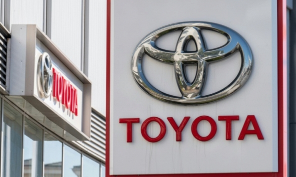 Toyota là nhà sản xuất ô tô bán chạy nhất thế giới