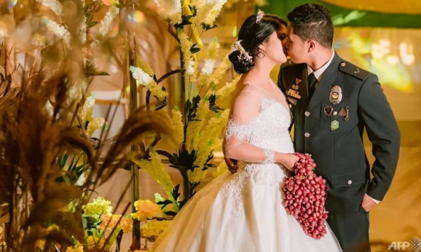 Philippines: Khi củ hành trở thành quà và hoa cưới