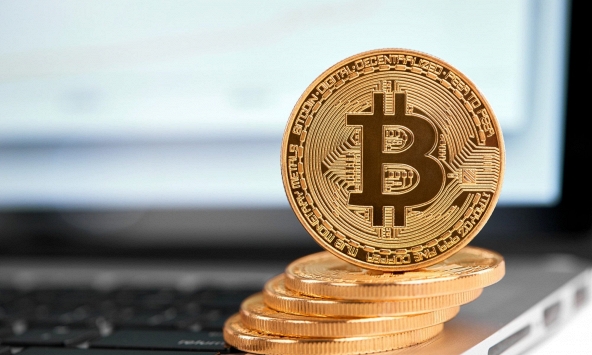 Bitcoin bất ngờ tăng vọt trước cuộc họp của Fed
