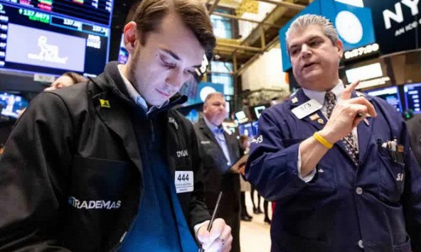 Chứng khoán toàn cầu tăng trước khi Fed công bố quyết định lãi suất