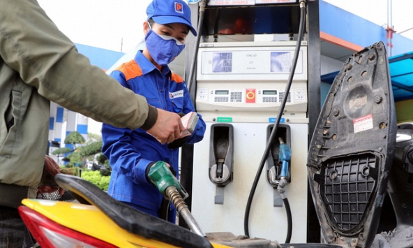 Đề xuất rút thời gian điều chỉnh giá xăng còn 7 ngày