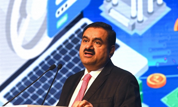Tỷ phú Adani hứa trả lại 2,5 tỷ USD cho các nhà đầu tư khi cổ phiếu 'lao dốc'