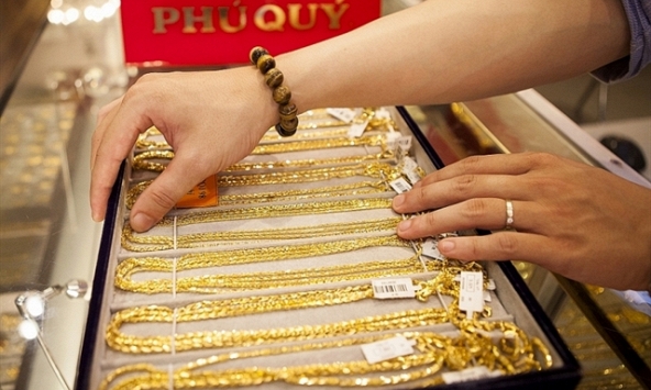 Giá vàng thế giới tăng vọt