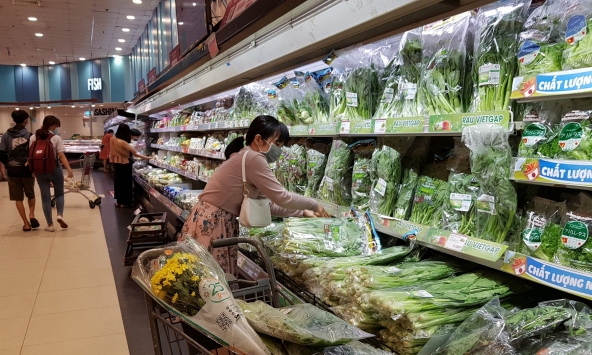 TP.HCM: Nhộn nhịp thị trường thực phẩm cúng dịp Rằm tháng Giêng