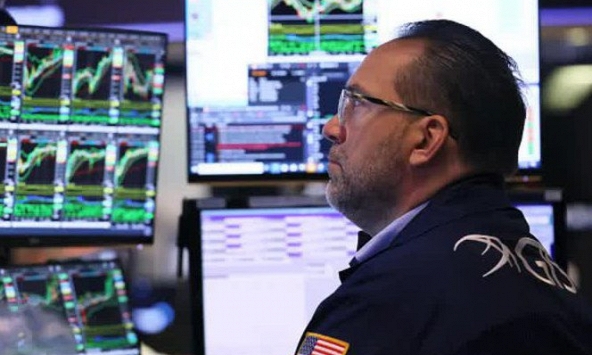 Chứng khoán thế giới trái chiều, S&P 500 và Nasdaq Composite tăng mạnh, Dow Jones 'đi lùi'