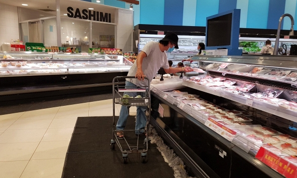 Giá thực phẩm ổn định, sức mua yếu