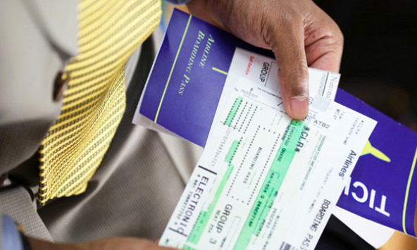 Đường dây nóng tiếp nhận phản ánh đại lý bán vé máy bay đắt hơn quy định