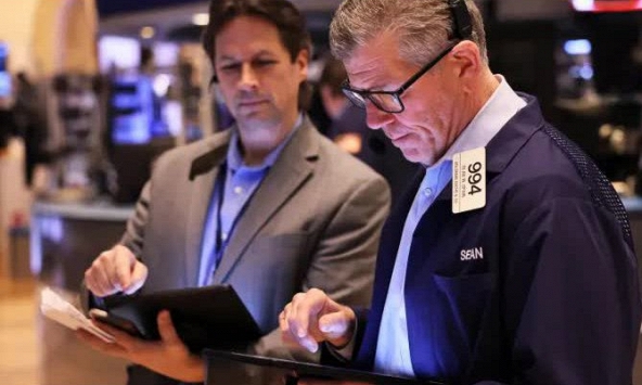 Chứng khoán toàn cầu biến động trái chiều sau khi Fed cho biết lạm phát đang giảm