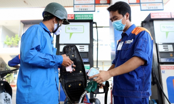 Chuyên gia lên tiếng về đề xuất doanh nghiệp tự quyết giá bán lẻ xăng dầu