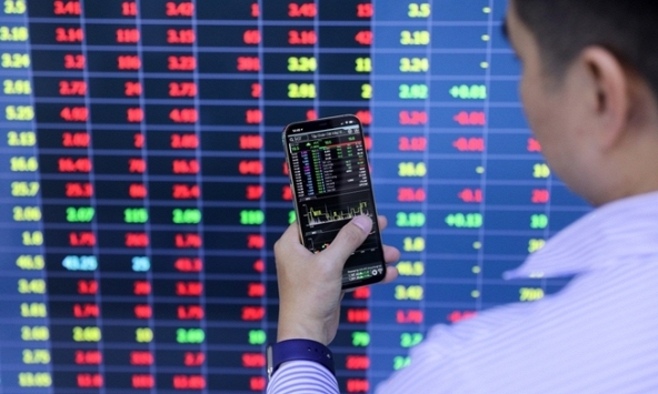 Thanh khoản sụt giảm, VN-Index đóng cửa thấp nhất trong ngày