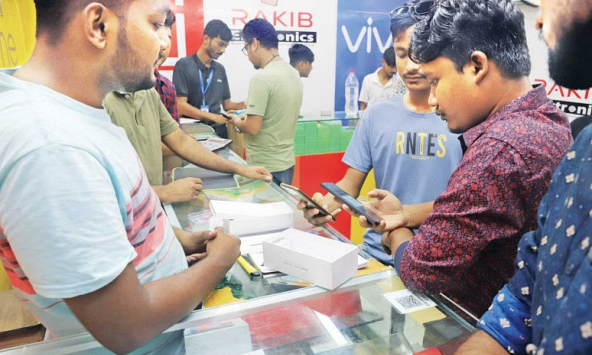 Các nhà sản xuất di động Bangladesh gặp khó khi doanh số giảm mạnh