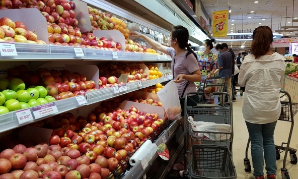 Giá nhiều loại trái cây đồng loạt giảm, sức mua yếu