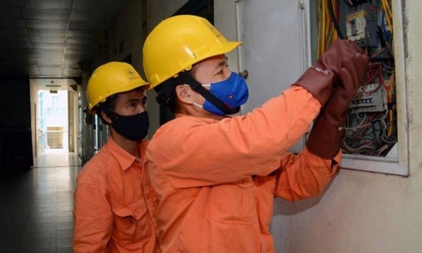 Chuyên gia đề xuất lộ trình tăng giá điện để giảm 'sốc' cho người tiêu dùng