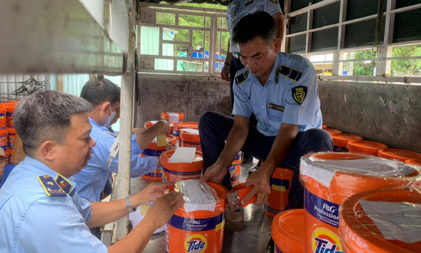 Gần 2 tấn bột giặt Tide, nghi là hàng giả