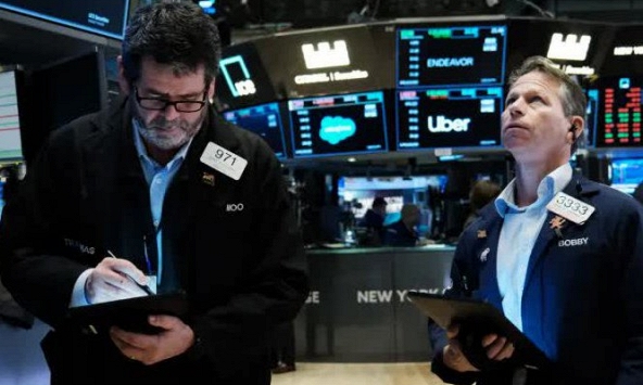 Thị trường chứng khoán phục hồi sau khi doanh số bán lẻ ở Mỹ tăng vọt