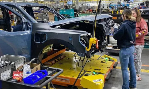 5 điều cần biết trước giờ chứng khoán Mỹ mở vào thứ Năm (16/2)