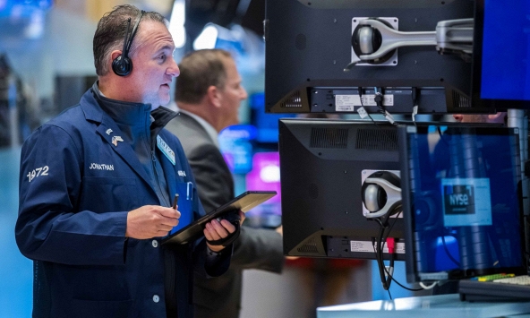 Chứng khoán toàn cầu trượt dốc, lo ngại về việc tăng lãi suất của Fed trong thời gian tới