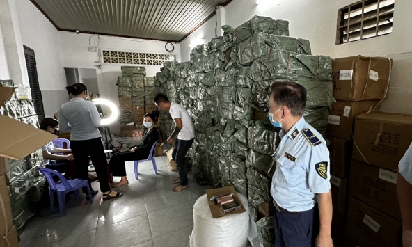 Lô mỹ phẩm hơn 2 tỷ đồng tại TP.HCM bị thu giữ