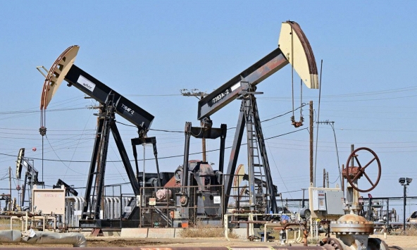 Giá xăng dầu ngày 18/2: Dầu Brent giảm hơn 3%