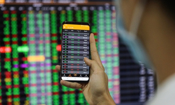 Cổ phiếu vốn hóa lớn 'nổi sóng', kéo VN-Index tăng gần 30 điểm