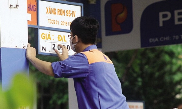 Giá xăng giảm về hơn 22.500 đồng/lít