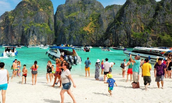 Lo sợ bị 'cuốn' vào cuộc chiến ở Ukraina, nhiều người Nga đổ xô đến Thái Lan khiến giá nhà tăng vọt

