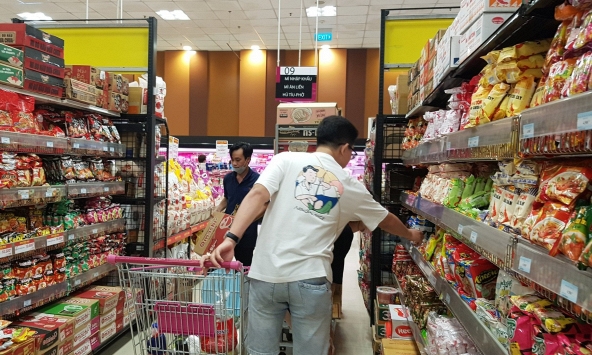 Thị trường 8/3, nhiều siêu thị đua nhau khuyến mãi kích cầu