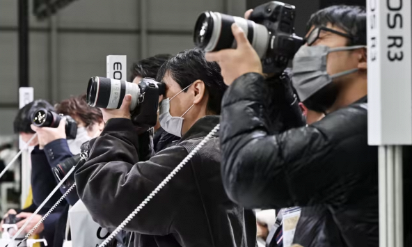 Thị trường máy ảnh số nóng trở lại khi tín đồ chụp ảnh từ điện thoại nâng cấp