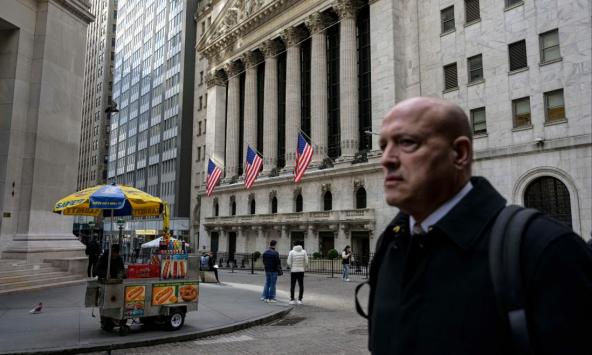 'Núi nợ' toàn cầu sẽ khiến các nhà đầu tư chứng khoán thận trọng hơn