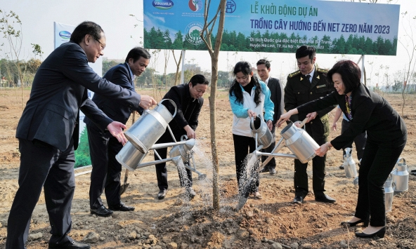 Vinamilk khởi động 'Hành trình Net Zero 2050' với sự kiện trồng cây tại Hà Nội
