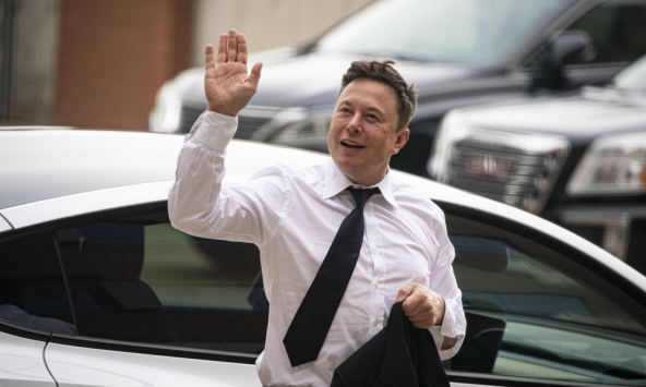 ELon Musk trở lại ngôi vị tỷ phú giàu nhất thế giới