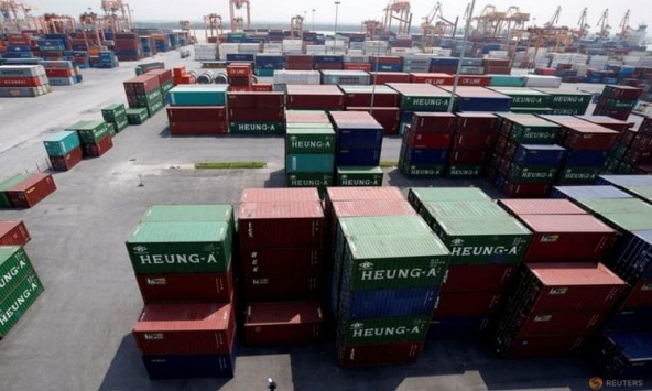 Sản lượng nhà máy Việt Nam tăng trong tháng 2 mặc dù sản xuất điện thoại thông minh giảm