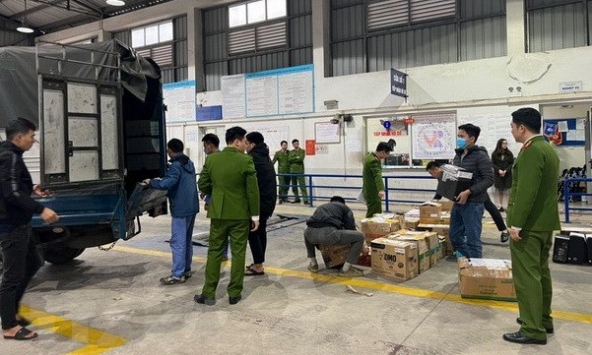 Tạm giữ hình sự 9 đối tượng thuộc Trung tâm Đăng kiểm xe cơ giới 29-10D